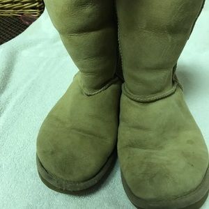 Short sand Uggs size 7